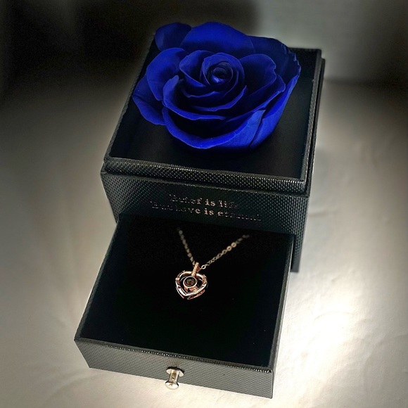 Eternal Rose Gift with a Necklace - Picture 2 of 3